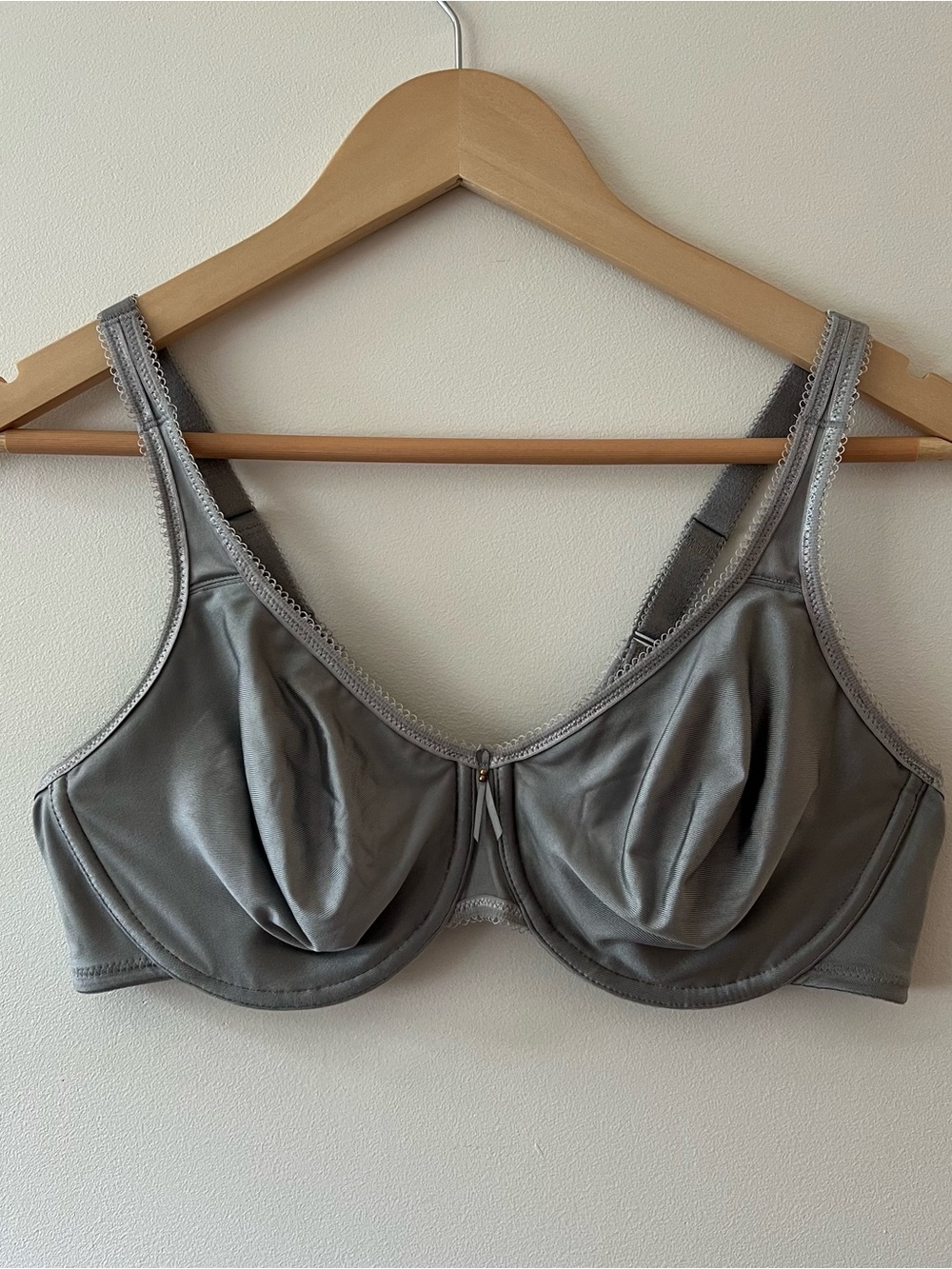 Wacoal Beauty Full Figure Seamless Underwire Unlined Silver Bra 40C